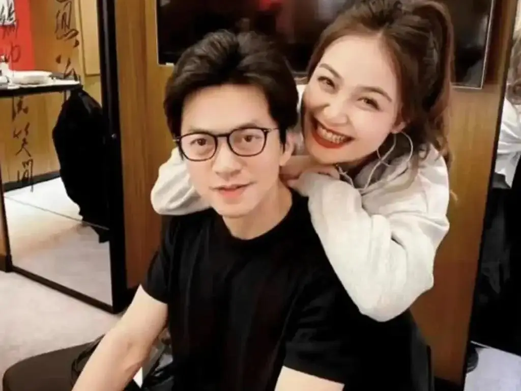影后级女星高墙照片_娱乐圈爆料天王记录者_又一对明星离婚互爆黑料,